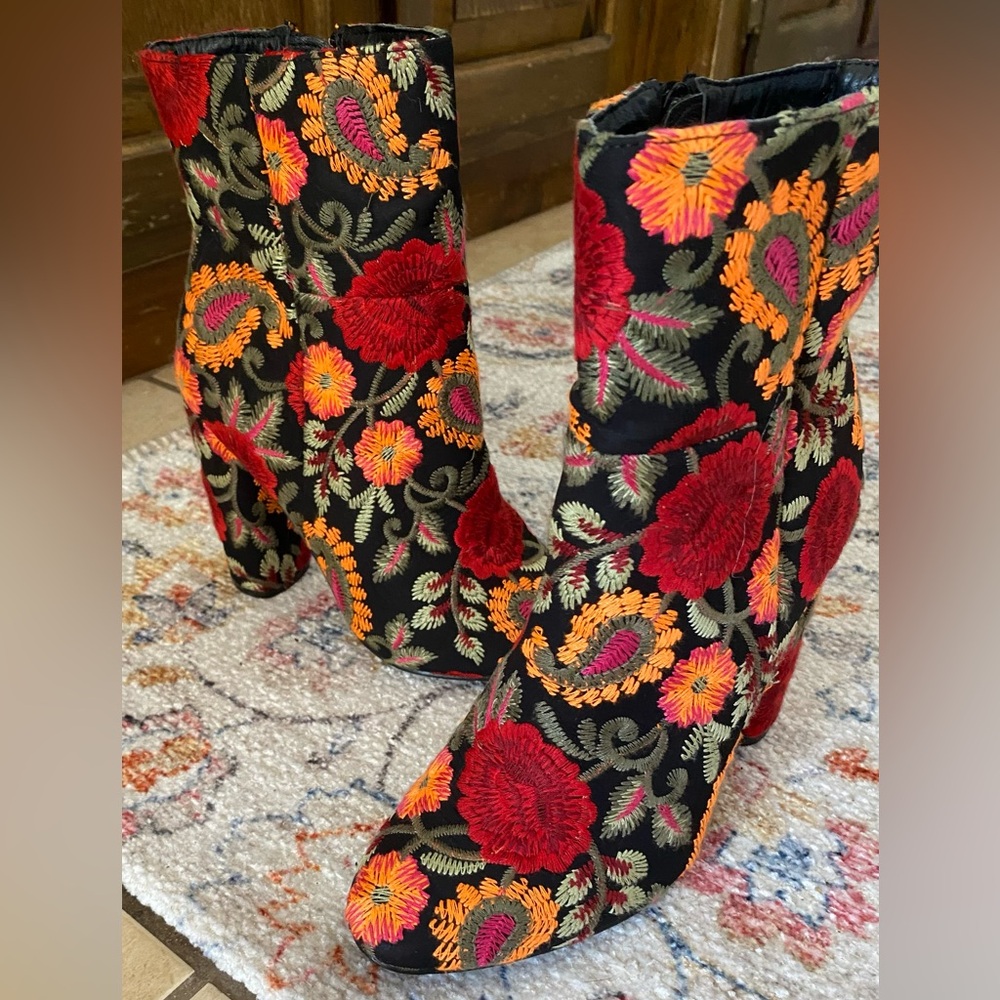 Embroidered Floral JustFab Marguerite Boots